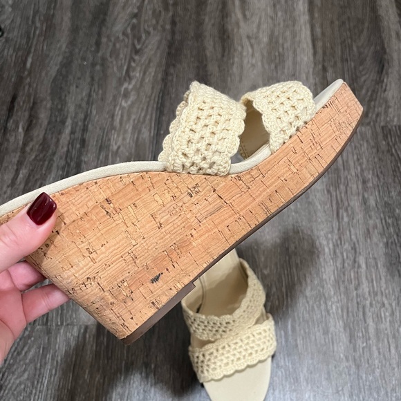 Jessica Simpson crochet wedges, size 9.5 - Picture 2 of 7